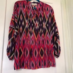 2x tunic blouse with drop sleeve and tie front.